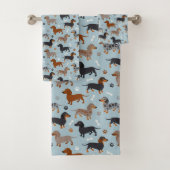 Dachshund Paws and Botten Pattern Blue Bad Handdoek (Insitu)
