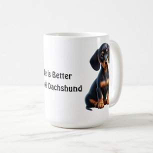 Dachshund Puppy Zit en Kijkt met Onschuldige Koffiemok