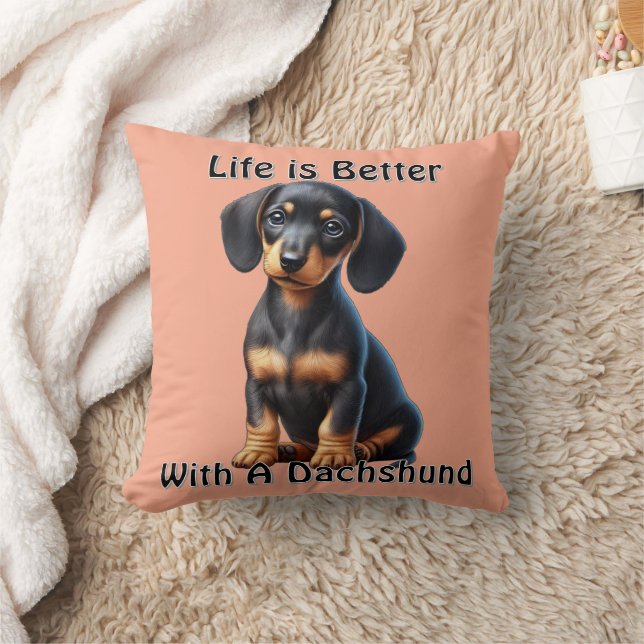Dachshund Puppy Zit en Kijkt met Onschuldige  Kussen (Deken)