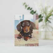 Dachshund Puppy zit op een sofa Briefkaart (Staand voorkant)
