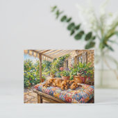 Dachshund rustend op een tuinbank met patchwork briefkaart (Staand voorkant)