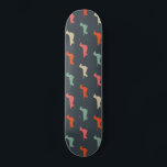Dachshund Silhouettes Wiener Hondenliefhebber Persoonlijk Skateboard<br><div class="desc">Dachshund Lover's Skateboard. Kleurrijk silhouettenpatroon met lange haren,  met wireen en met gladde bekleding beklede washonden. Bezoek de Doodle World van Jenn voor nog meer producten met dit leuke Doxies-ontwerp,  evenals meer hondenras themed gifts.</div>