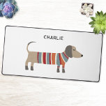 Dachshund Wiener Worst Hond gepersonaliseerd Bureaumat<br><div class="desc">Een leuke kleine Dachshund worst of wiener hond in wollige breisel. Perfect voor dierenvrienden. Originele kunst van Nic Squirrell. Wijzig de naam om deze te personaliseren.</div>