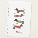 Dachshund Wiener Worst Hond gepersonaliseerd Planner<br><div class="desc">Of je ze nu Sause Dogs,  Wiener Dogs,  Dachshunds of Doxies noemt,  deze liefhebbende kleine jongen zijn er zeker van dat ze een glimlach opvoeren. En ze dragen ook een houten brei-kleding. Aanpassen door de naam te wijzigen of te verwijderen.</div>