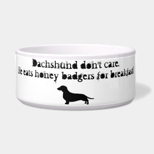 Dachshunds eten honingbadgers voerbakje