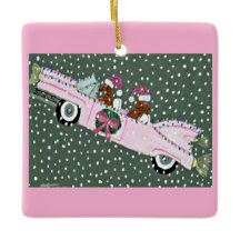 Dachshunds met Kerstmis in een roze cabriolet