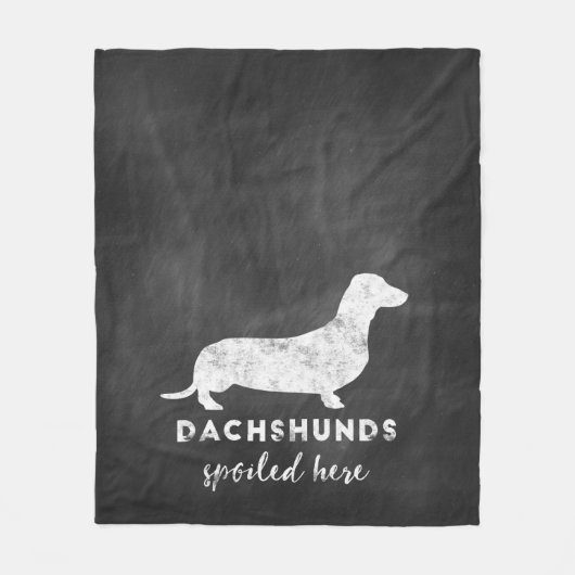 Dachshunds Spoiled here  Chalkboard Fleece Deken (Voorkant)