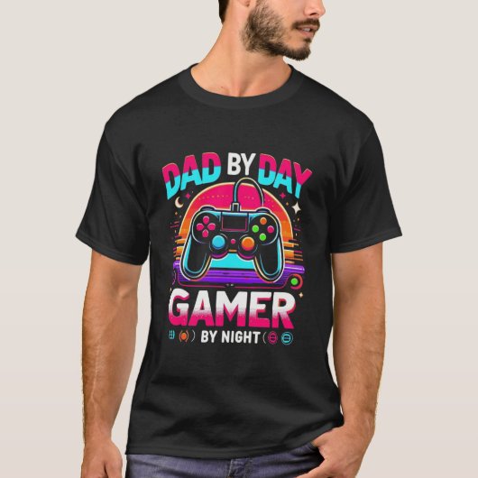 Dad By Day Gamer By Night Vibrant Retro Controller T-shirt (Voorkant)