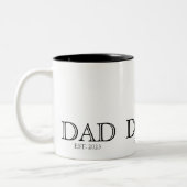 Dad Established Black Text Custom Year Tweekleurige Koffiemok (Links)