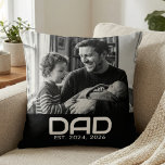 Dad Established Modern Bold Photo Kussen<br><div class="desc">Black White Dad Established Bold Photo Design. Replace the photo with your own of your kids and change the years to the years you became a dad.</div>