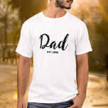 Dad Established New Dad Gift T-shirt<br><div class="desc">Black White Dad Established New Dad Gift - Minimal Elegant Script Dad T-shirt - Add your custom "Est" established year date when your first child was born. Add additional years for each child.</div>