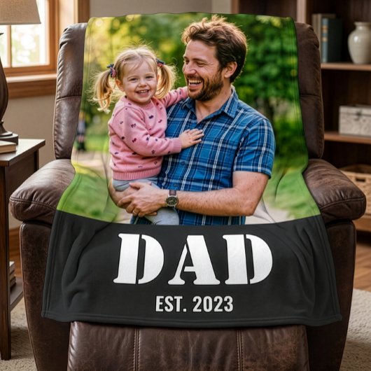 Dad Established Simple Bold White Text and Photo Fleece Deken