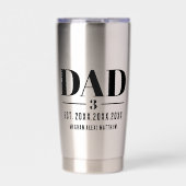 Dad Established Year Names Number Bold Font Geïsoleerde Drinkbeker (Voorkant)