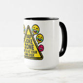 Dad Joke Zone - Voer op eigen risico in Mok (Voorkant rechts)