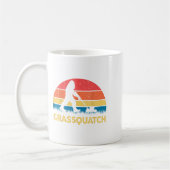 Dad Lawn Mowing Grquatch Bigfoot Mower Gift Funny Koffiemok (Links)