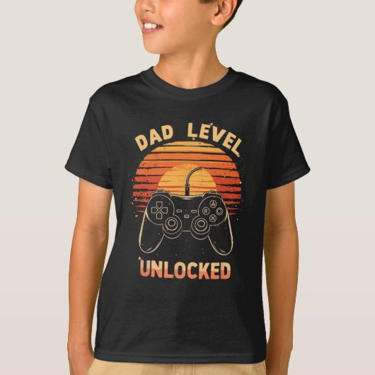 Dad Level Unlocked Funny Retro New Dad Gamer  T-shirt (Voorkant)