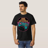 DAD LEVEL UNLOCKED – Performance Trophy Pixel Desi T-shirt (Voorkant volledig)