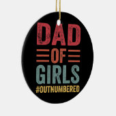 Dad Of Girls Outnumbered Fathers Day Keramisch Ornament (Rechts)