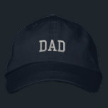 DAD PET<br><div class="desc">Ideaal voor Vaderdag,  aanpasbaar pet.  Het is ook een geweldig cadeau voor alle vaders.  Dit blauw pet is van hoge kwaliteit met "Papa" voorgeborduurd.  Voeg de naam van je vader toe om je alleen voor hem te personaliseren.  Een speciaal cadeau voor speciale vader is overal.</div>