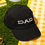 Dad Simple Cool Moderne Typografie Custom Geborduurde Pet<br><div class="desc">Dad Simple Cool Modern Typography Custom Embroidered Baseball Pet is voorzien van de eenvoudige moderne geborduurde tekst "Dad". Perfect als cadeau voor vader voor Vaderdag,  Kerstmis,  verjaardag en meer. Creëer door Evco Studio www.zazzle.com/store/evcostudio</div>