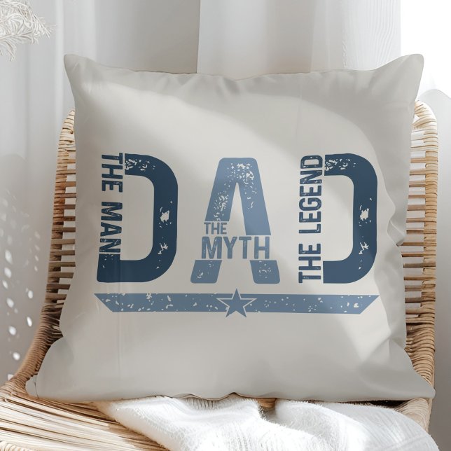 "DAD The Man Mith Legend" Vaderdag Gift Kussen ("DAD The Man Mith Legend" Father's Day Gift Throw Pillow on a sunny neutral arm chair)