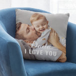 Dada I Love You Custom Fathers Day Foto Kussen<br><div class="desc">Aangepaste foto-kussens bevatten twee favoriete familiefoto's van de kinderen (voor en achter) met een speciale boodschap "Dada,  I / Wij houden van u" in elegant wit,  die gepersonaliseerd kan worden met uw favoriete tekst. Een mooi cadeau voor papa deze Vaderdag.</div>