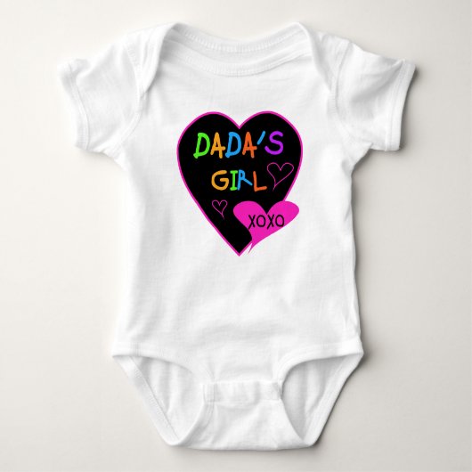 Dada's Girl T-Shirt, Mok, Button, Magnet, Meer Romper (Voorkant)