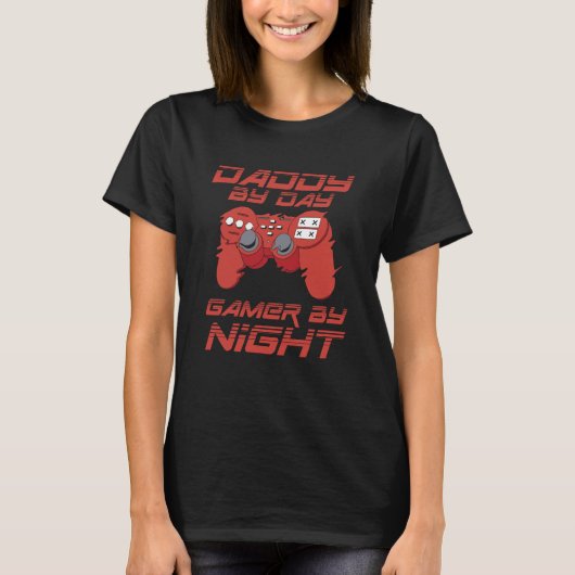 Daddy by Day Gamer By Night Loves Playing Video Ga T-shirt (Voorkant)