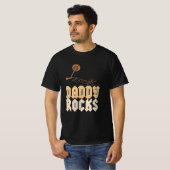 Daddy Rocks - Cadeau voor papa T-shirt (Voorkant volledig)