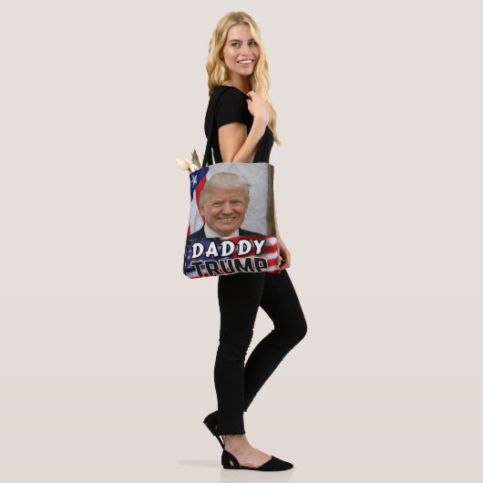 Daddy Trump Tote Bag (Op model)