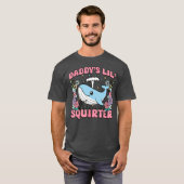 Daddy's Lill Squirter Inappropriate Unhinged Humor T-shirt (Voorkant volledig)