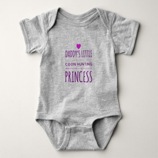 Daddy's Little Coon Hunting Princess Baby outfit Romper (Voorkant)