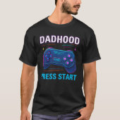 Dadhood Druk op Start Retro Gamer Design T-shirt (Voorkant)