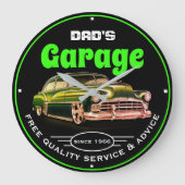 Dad's Garage Any Name Always Open Green Fonts Grote Klok (Voorkant)