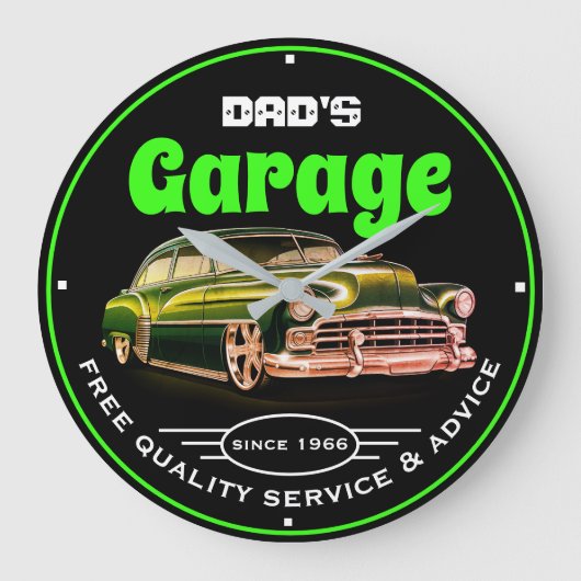 Dad's Garage Any Name Always Open Green Fonts Grote Klok (Voorkant)