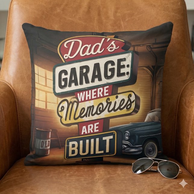 Dad's Garage Retro  Automotive Sign Kussen (Dad's Garage Retro Vintage Automotive Sign Throw Pillow Mockup A)