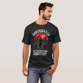 Dadsquatch als een vader veel meer krakkemikkige v t-shirt (Voorkant volledig)