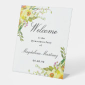 Daffodil Bloemen Quinceanera Party Welkom Reclamebord Met Voetstuk (Voorkant)
