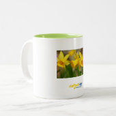 Daffodil Day Coffee Cup Tweekleurige Koffiemok (Voorkant links)