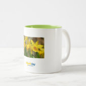 Daffodil Day Coffee Cup Tweekleurige Koffiemok (Voorkant rechts)
