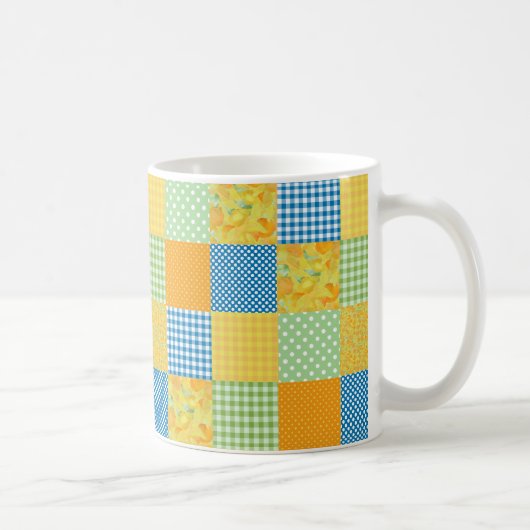 Daffodils Coffee Mok: Country Style Faux-Patchwork Koffiemok (Rechts)