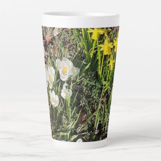 Daffodils & Crocus Latte Mok (Voorkant)