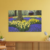 Daffodils, druivesuiker en tulip-tuin; canvas afdruk (Insitu (Woonkamer))