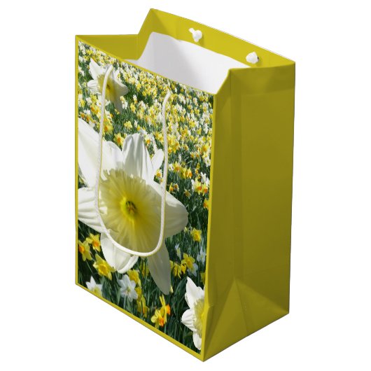 Daffodils Spring Flowers Field Gift Bag Medium Cadeauzakje (Voorkant Gekanteld)
