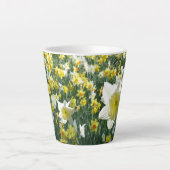 Daffodils Spring Flowers Field White Latte Mok (Voorkant)