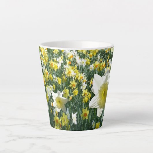 Daffodils Spring Flowers Field White Latte Mok (Voorkant)