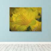 Daffodils up close canvas print (Insitu (Houten vloer))
