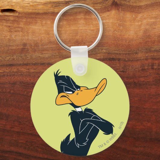 DAFFY DUCK™ met gekruiste armen Sleutelhanger (Voorkant)