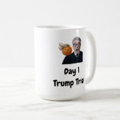 Dag 1 Trump Trial Koffiemok (Voorkant rechts)