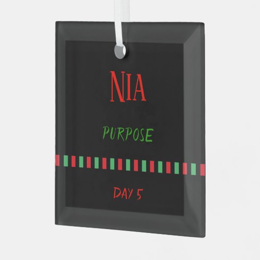 Dag 5 Nia Principle Kwanzaa Glas Ornament (Voorkant links)